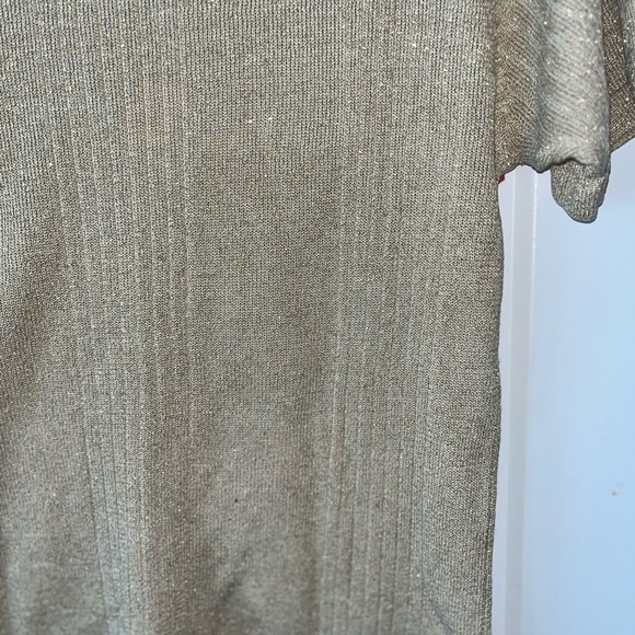 Golden shimmery top with Yonce inspired design - Picture 9 of 13